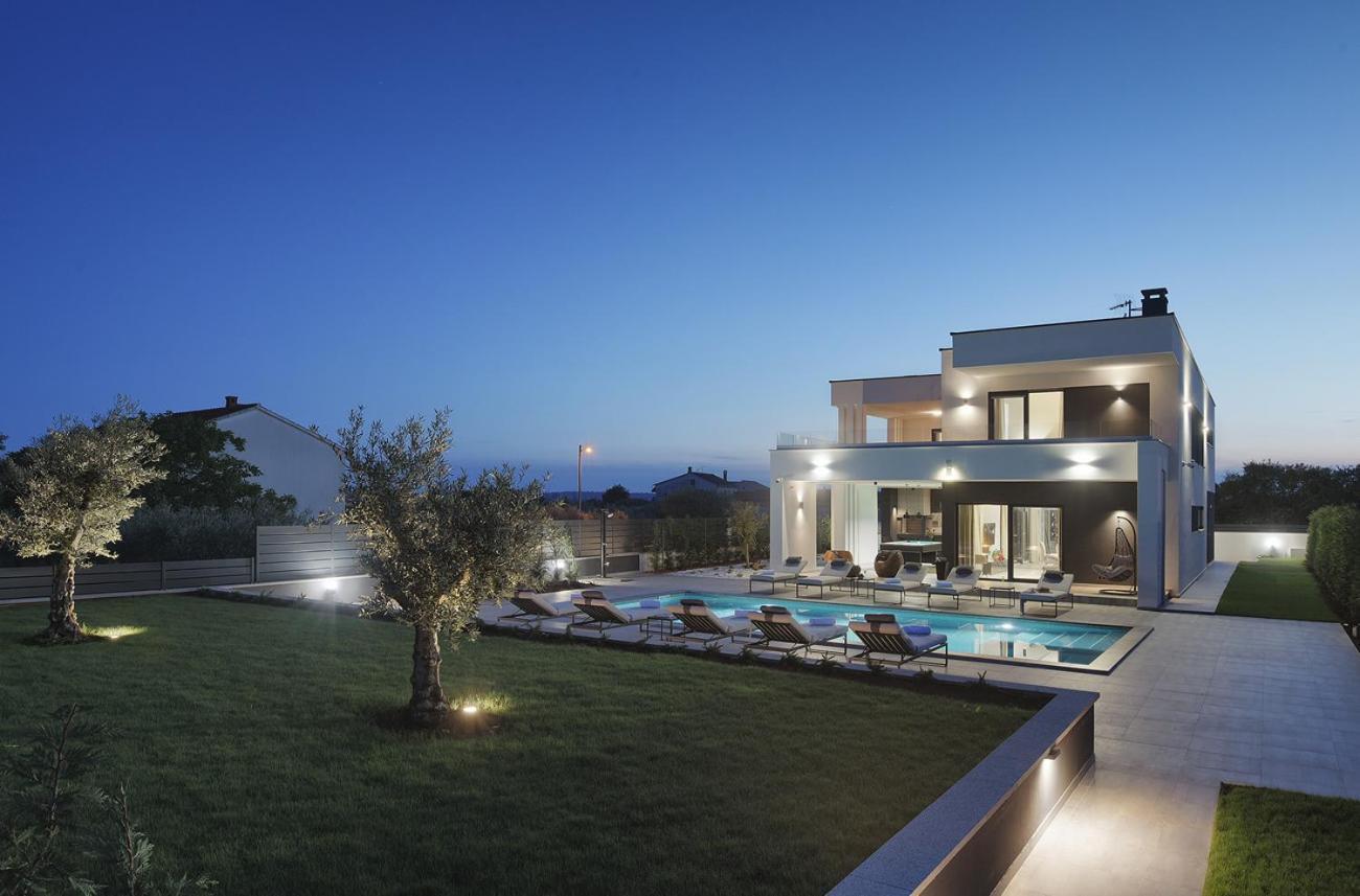 Villa Ula In Pula With Heated Pool And Sauna Exterior photo
